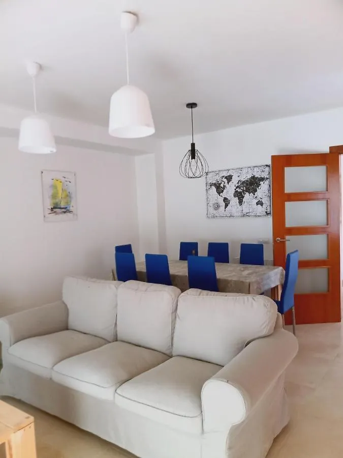 Chalet Amplio Con Jardin Y Zona Barbacoa. Reus Spain
