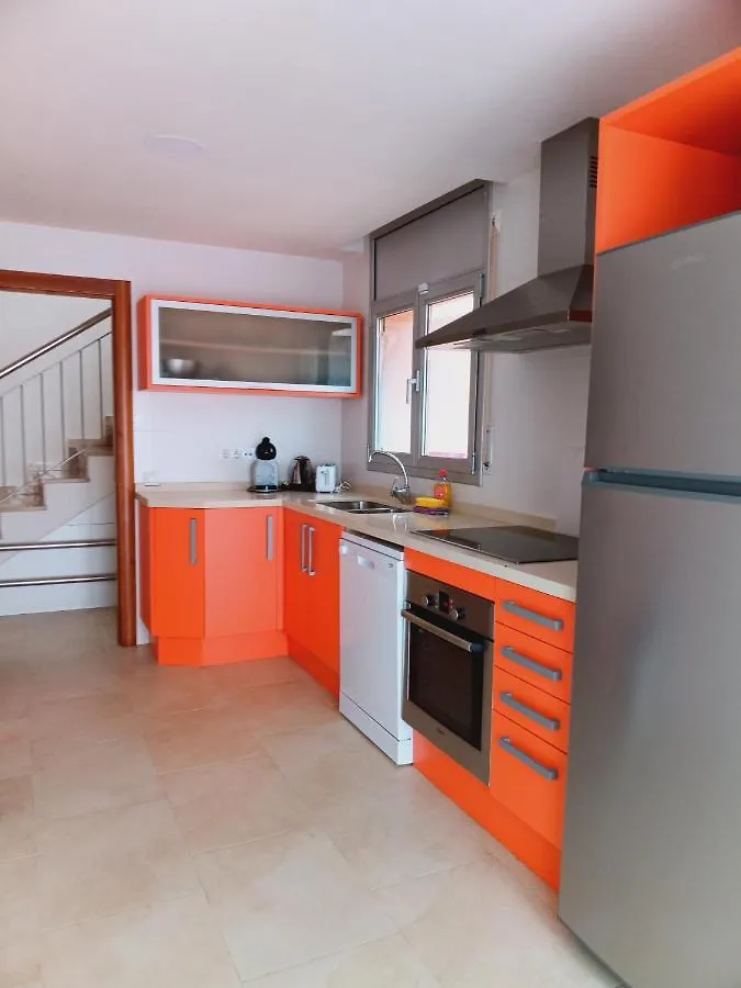 Chalet Amplio Con Jardin Y Zona Barbacoa. Reus