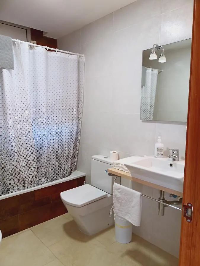 Chalet Amplio Con Jardin Y Zona Barbacoa. Reus 0*,