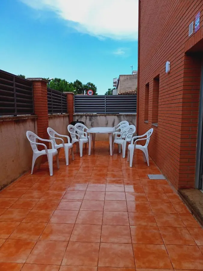Chalet Amplio Con Jardin Y Zona Barbacoa. Reus